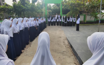 “Ramadhan Membara di Pakbatteang!” – MTsN Kepulauan Selayar Gelar Apel Pagi Penuh Semangat