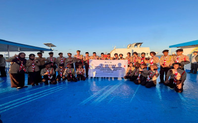 Empat Peserta Didik MTsN Kepulauan Selayar Ikuti Pelepasan Peserta World Muslim Scout Jamboree (WMSJ) 2025 oleh Wakil Bupati di Pelabuhan Benteng